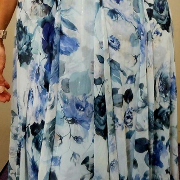 Beautiful long flowing lightweight dress - Picture 4 of 4